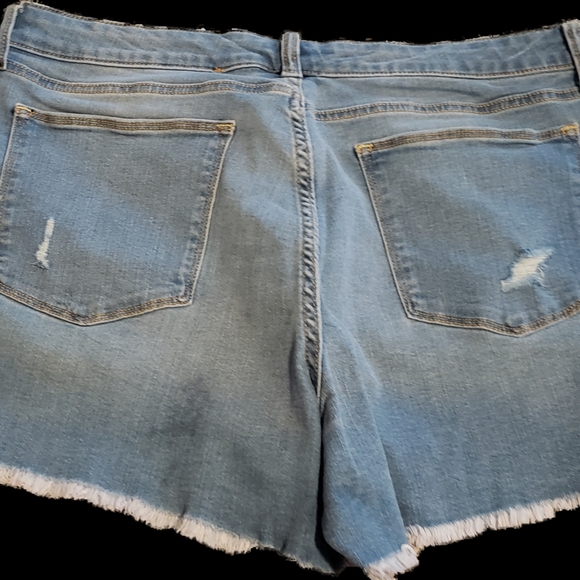 Arizona Denim Shorts Jr plus sizes 19 or 21 - Picture 2 of 4